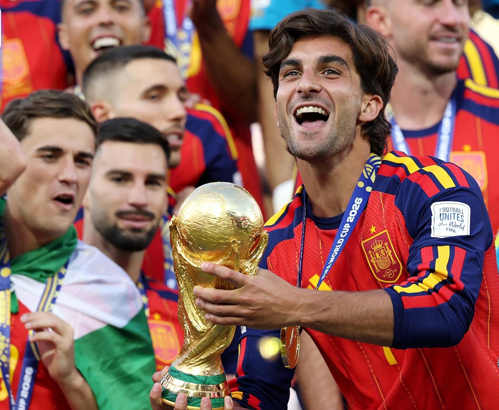 España levantando la Copa del Mundo 2026